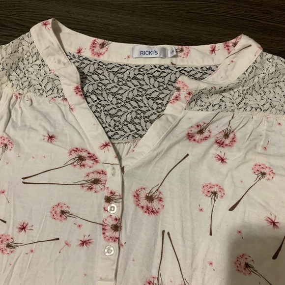 Ricki’s cream top pink dandelion print high low L - Picture 6 of 12